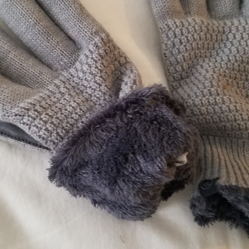 Cozy, lined touchscreen gloves - Picture 4 of 5